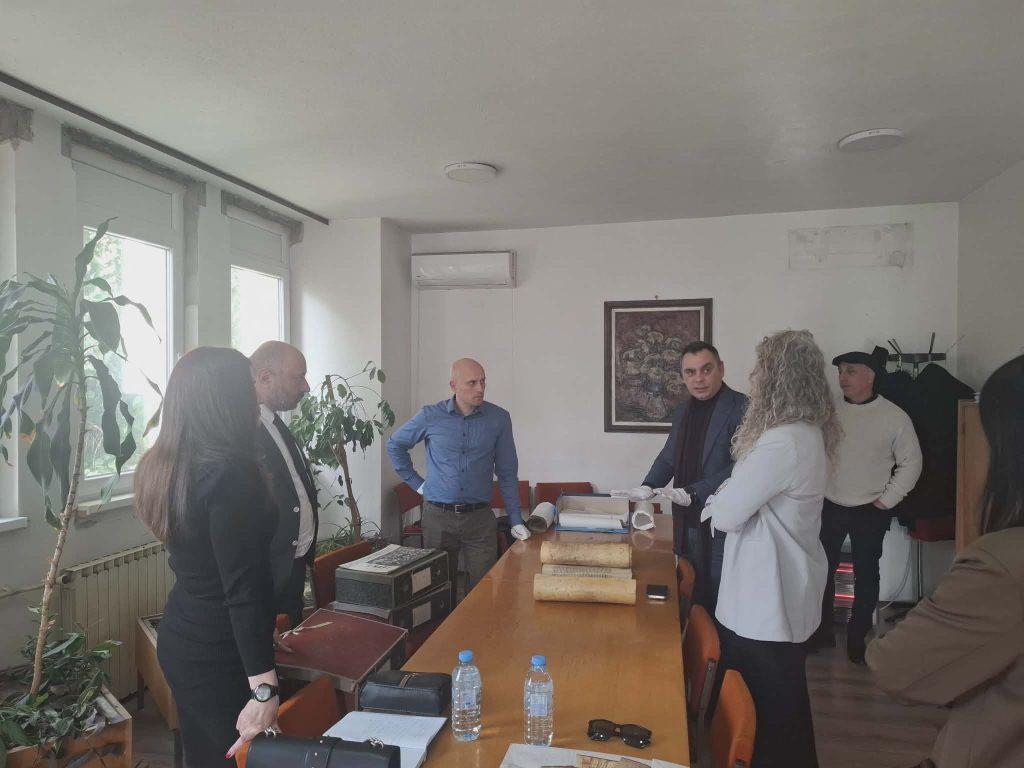 16452d5b a831 4596 9185 7f0098c53b59